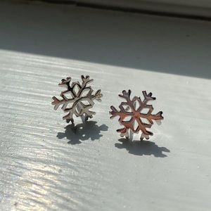 sterling silver snowflake stud earrings